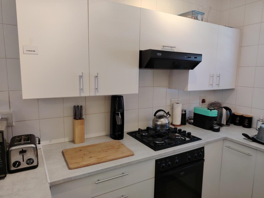 To Let 2 Bedroom Property for Rent in Uitzicht Western Cape